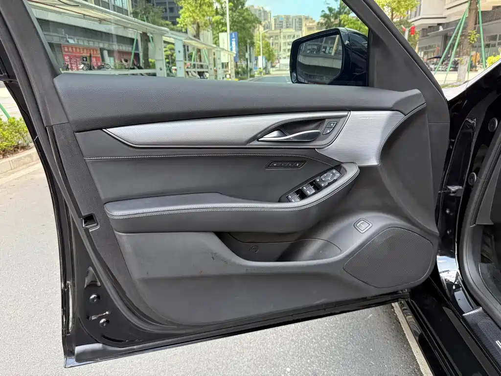 Cadillac CT5 — миниатюра 9