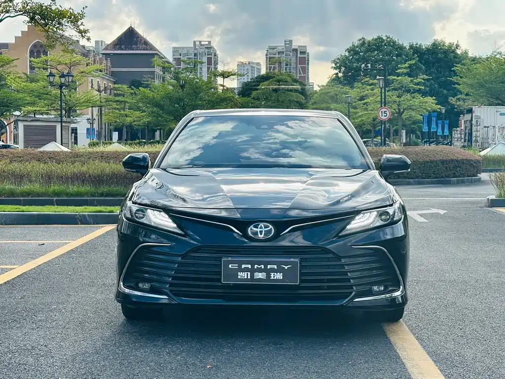 Toyota Camry — миниатюра 2