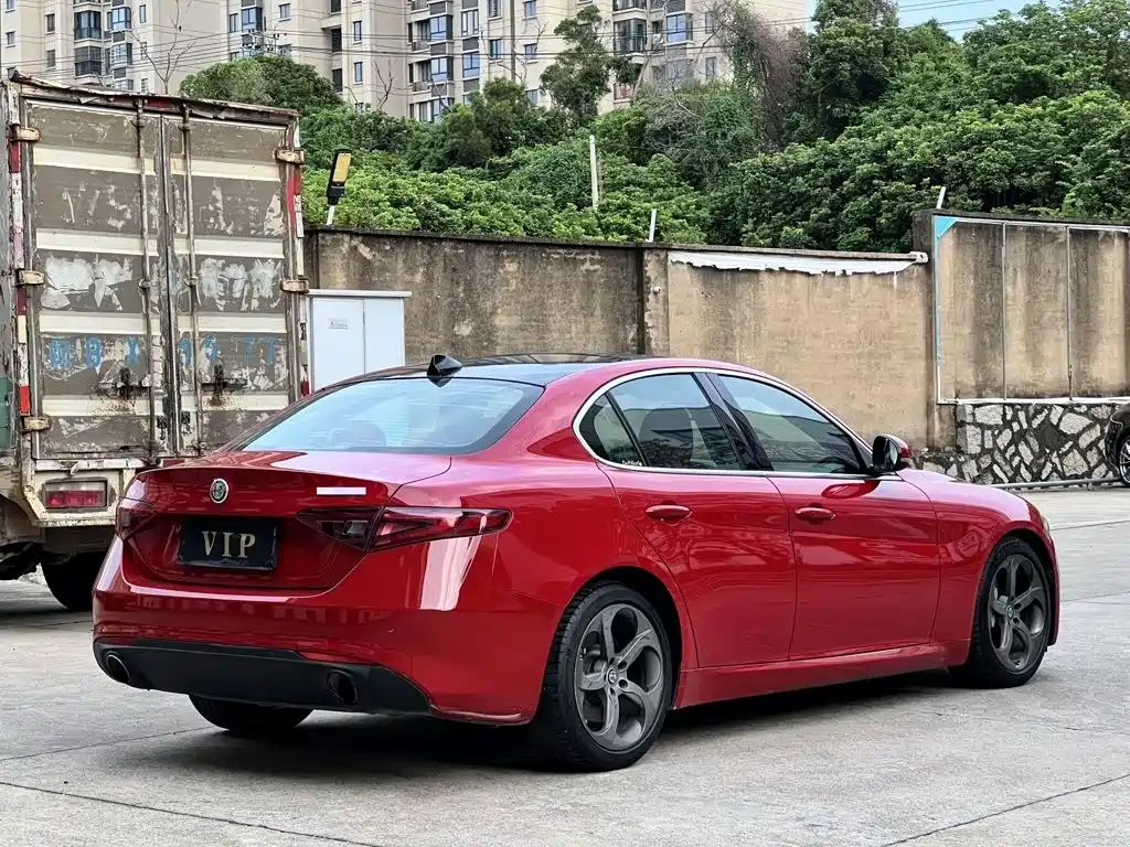 Alfa Romeo Giulia — миниатюра 3