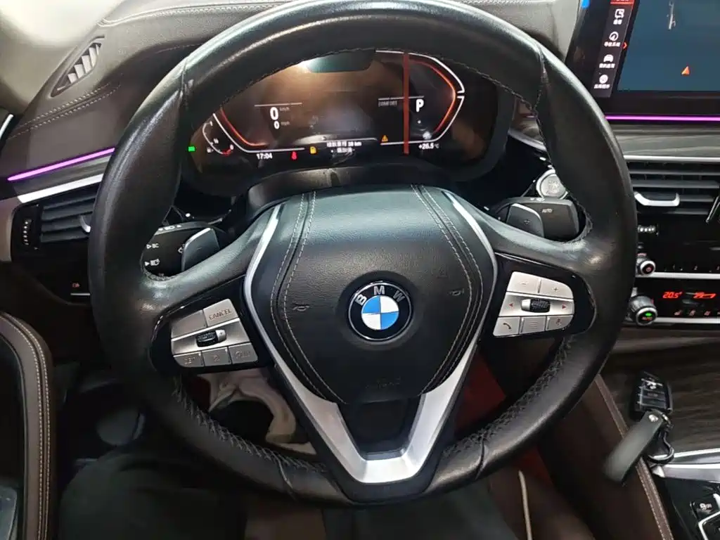 BMW 5 Series — миниатюра 11