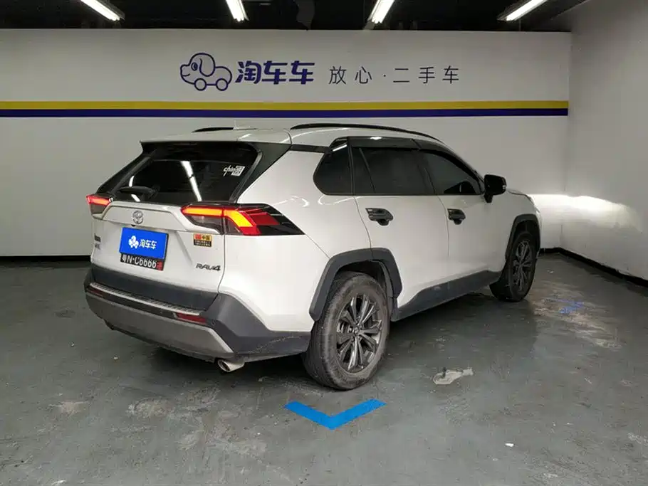 Toyota RAV4 2023 2.0L CVT Plus