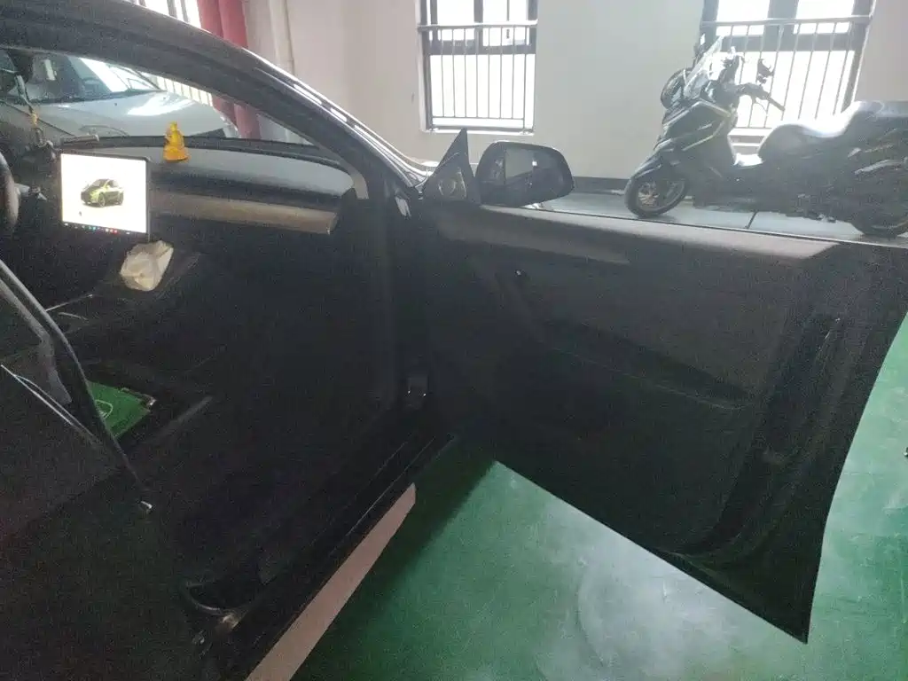 Tesla Model Y — миниатюра 19