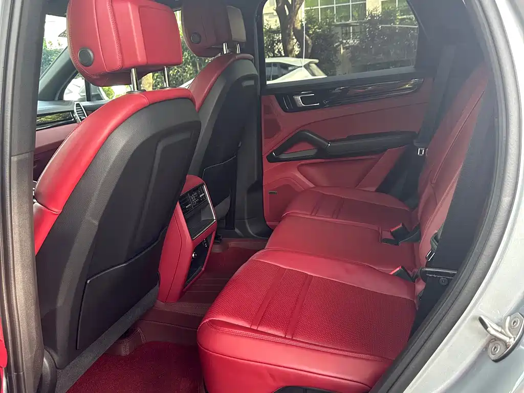 Porsche Cayenne — миниатюра 10