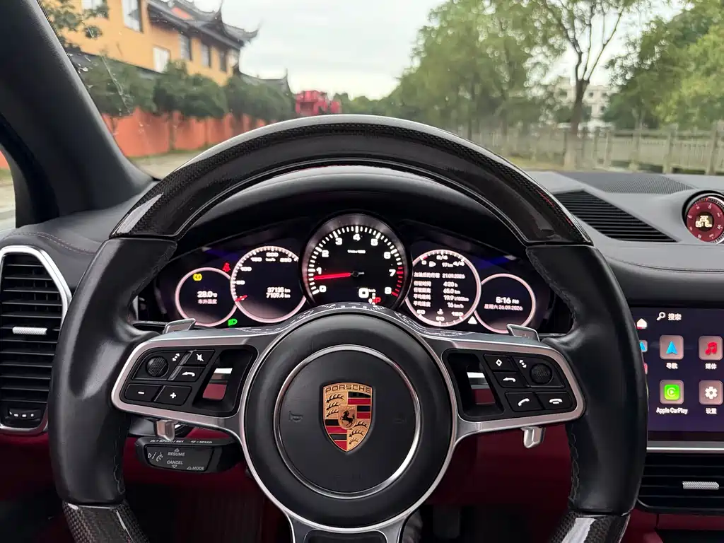Porsche Cayenne — миниатюра 17