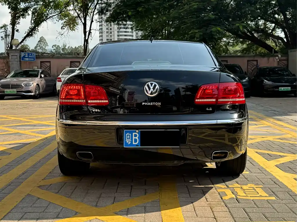 Volkswagen Phaeton — миниатюра 10