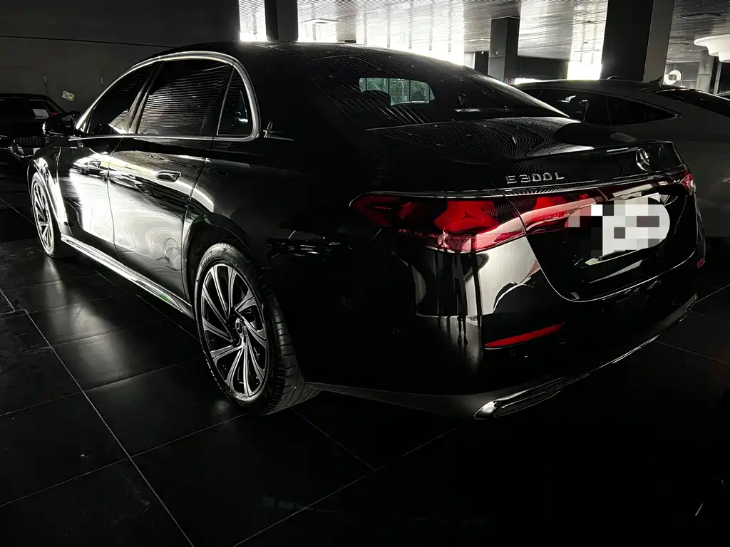 Mercedes-Benz E-Class — миниатюра 18