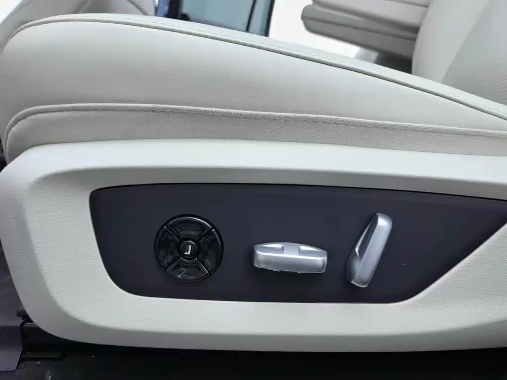 Li Auto Li ONE — миниатюра 18