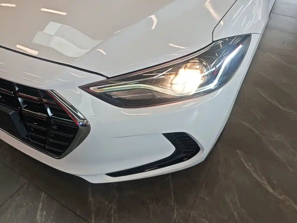 Hyundai Elantra — миниатюра 24