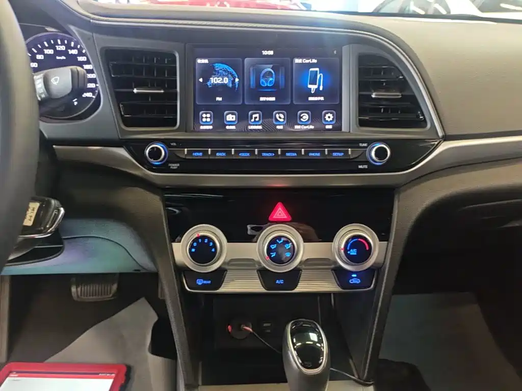 Hyundai Elantra — миниатюра 13