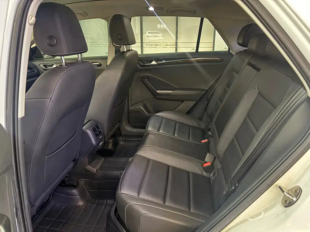 Volkswagen T-Roc — миниатюра 3