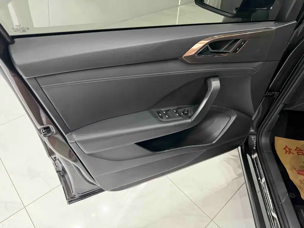 Volkswagen Tharu 2022 280TSI Luxury