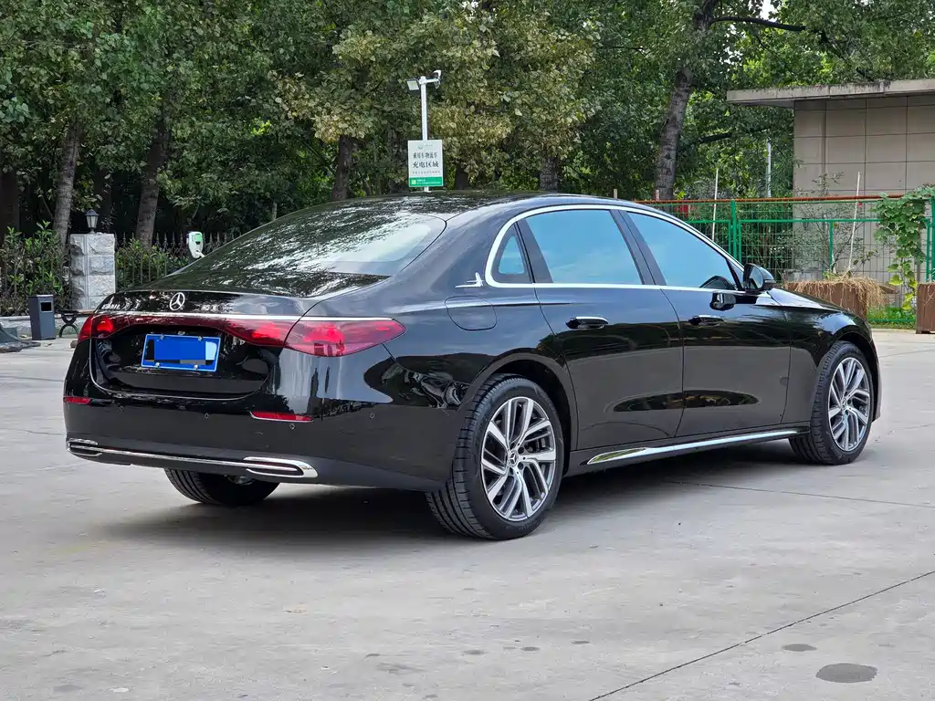 Mercedes-Benz E-Class — миниатюра 4