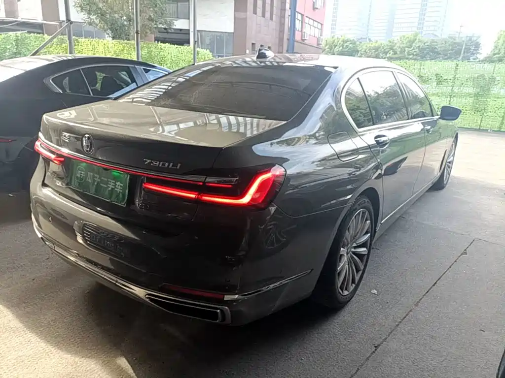 BMW 7 Series — миниатюра 7
