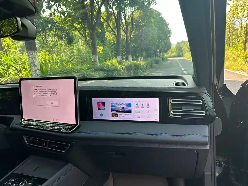 Volkswagen Tiguan L — миниатюра 24