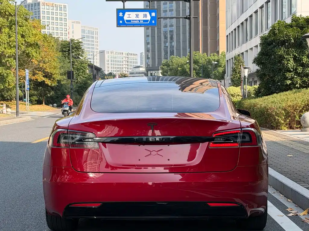 Tesla Model S — миниатюра 12
