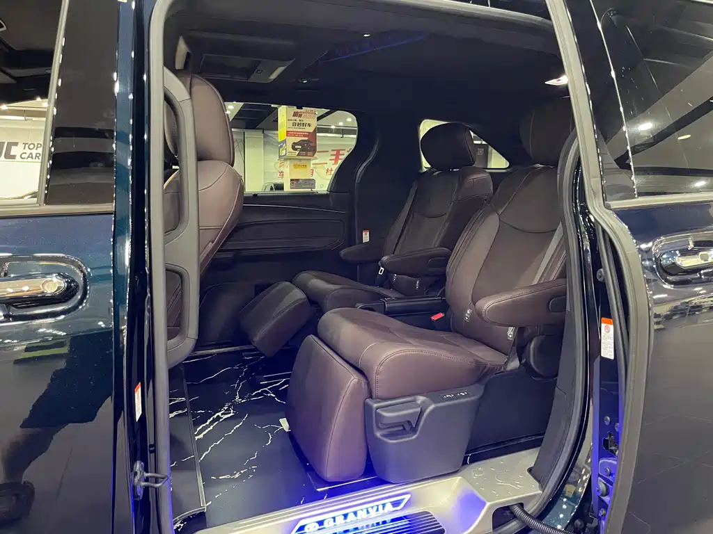 Toyota Granvia 2023 2.5L Flagship VIP