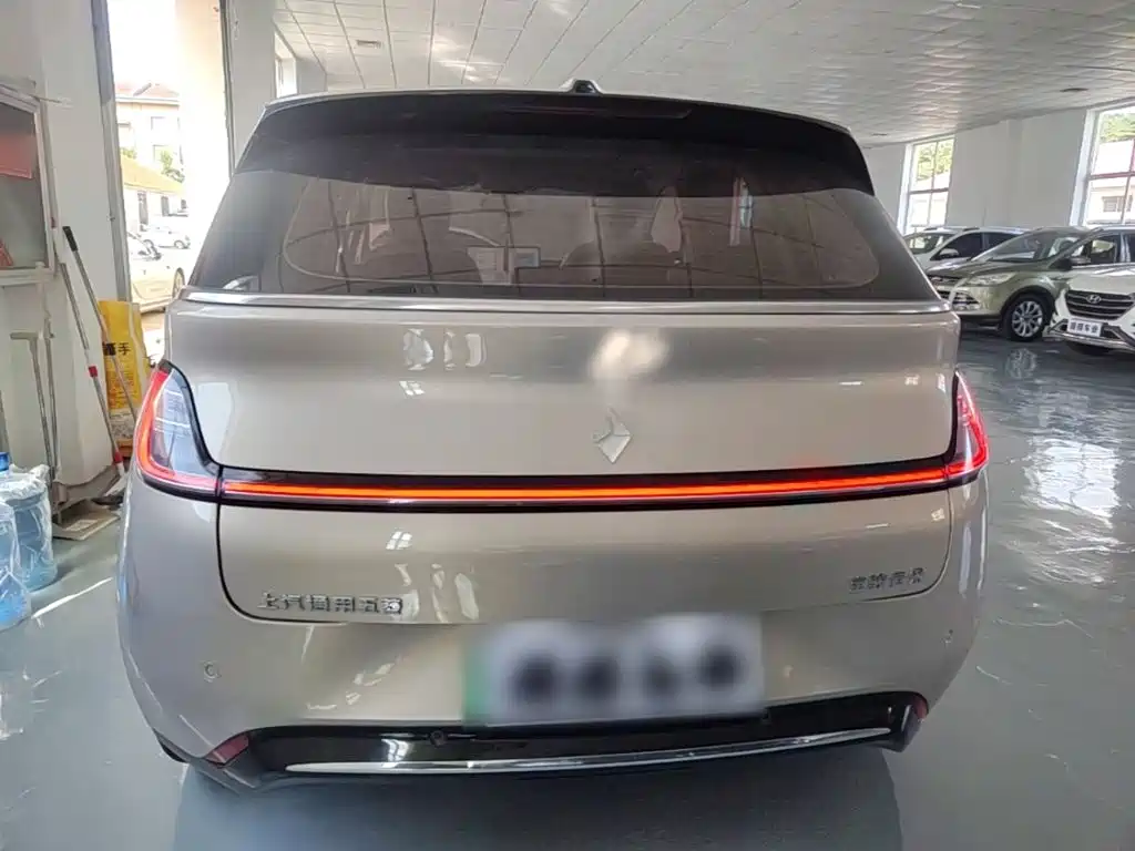 Baojun Yunduo — миниатюра 6
