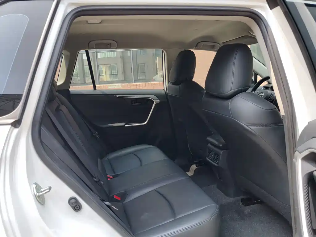Toyota RAV4 — миниатюра 12