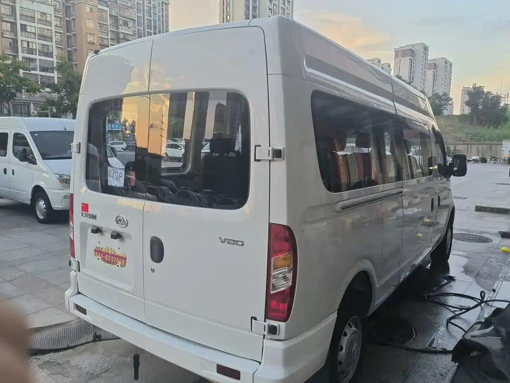 MAXUS V80 — миниатюра 8