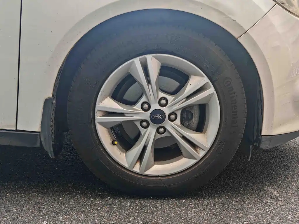Ford Focus 2012 1.6L AT