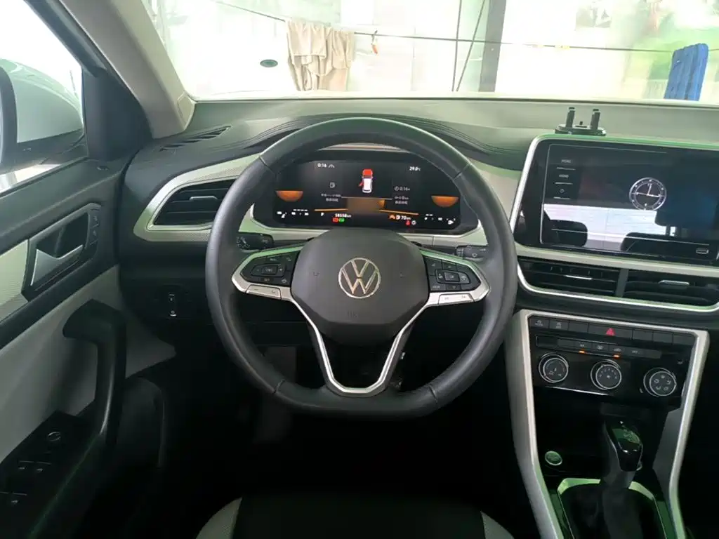Volkswagen T-Roc — миниатюра 11