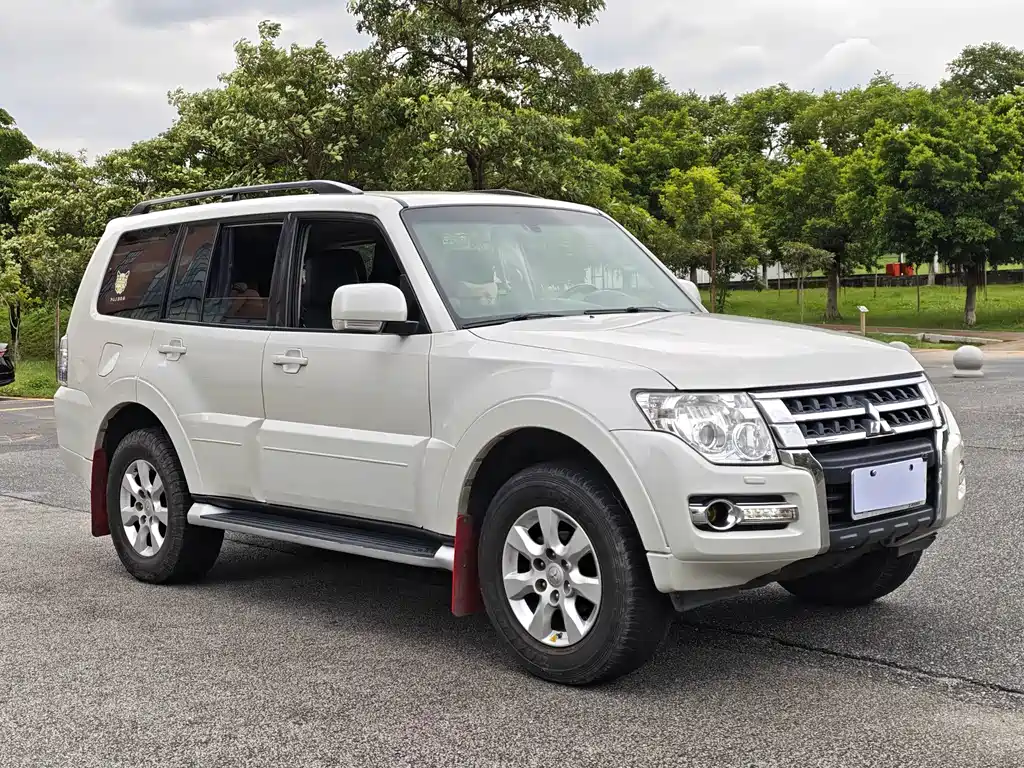 Mitsubishi Pajero (Import) — миниатюра 3
