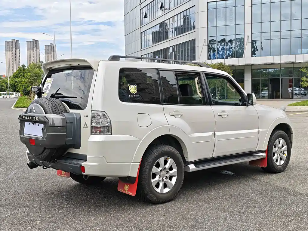 Mitsubishi Pajero (Import) — миниатюра 17