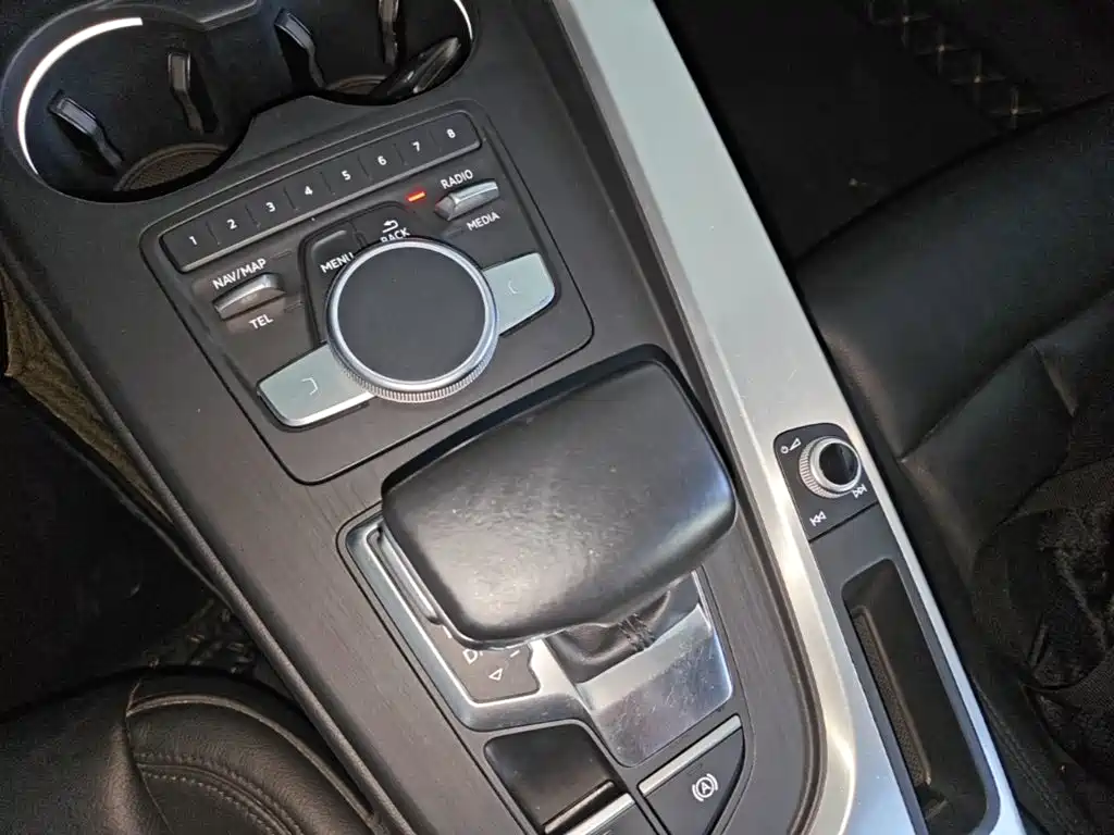 Audi A4L — миниатюра 14