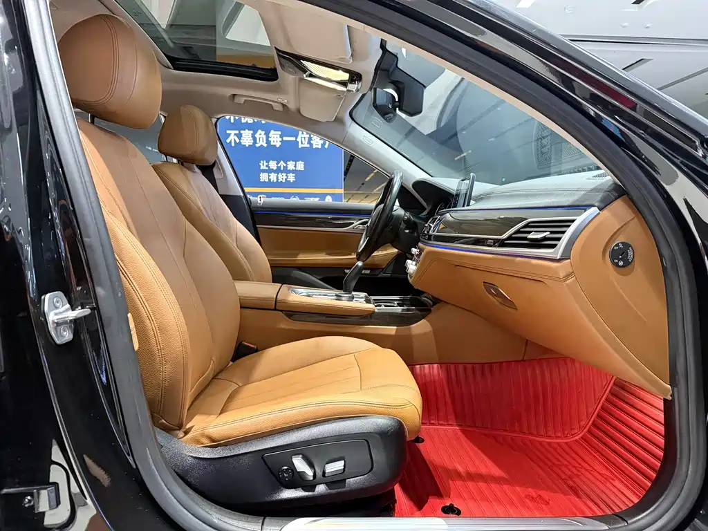 BMW 7 Series — миниатюра 11