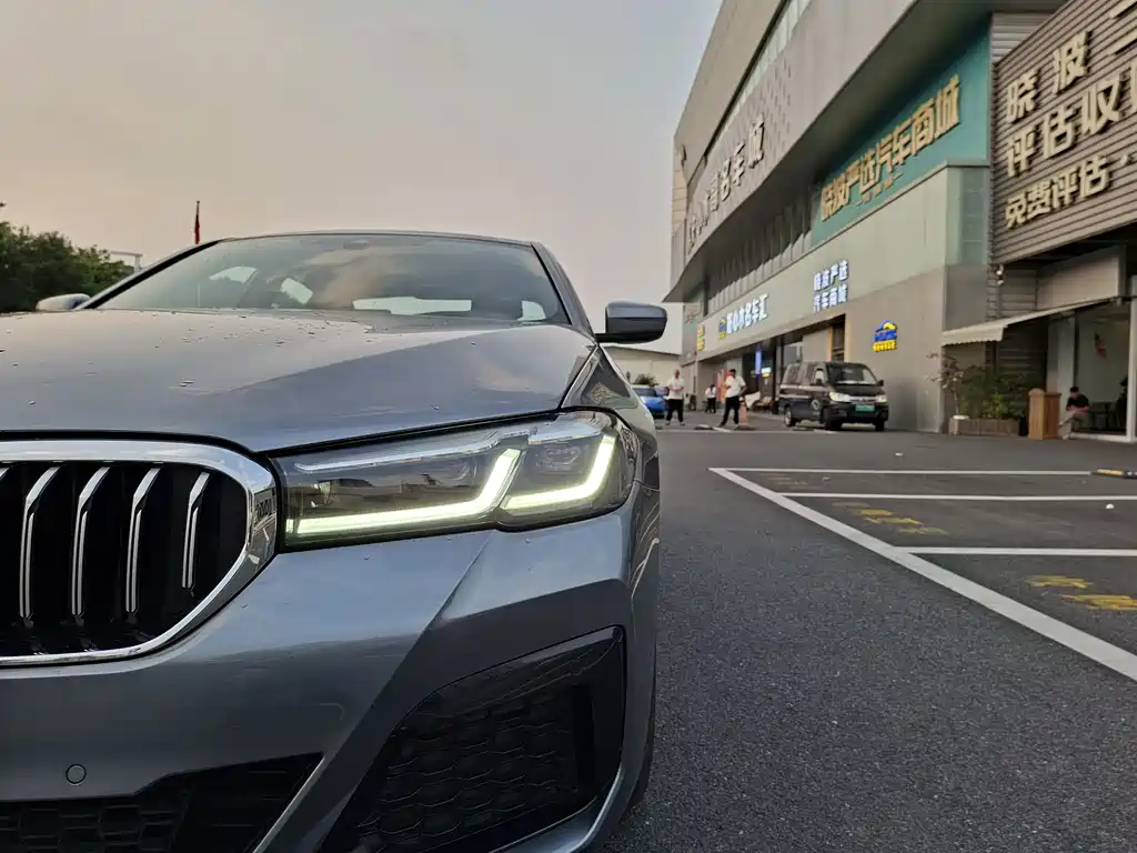BMW 5 Series (Import) — миниатюра 8