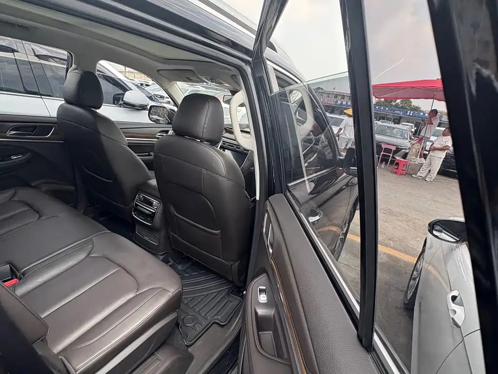 Roewe RX8 — миниатюра 10