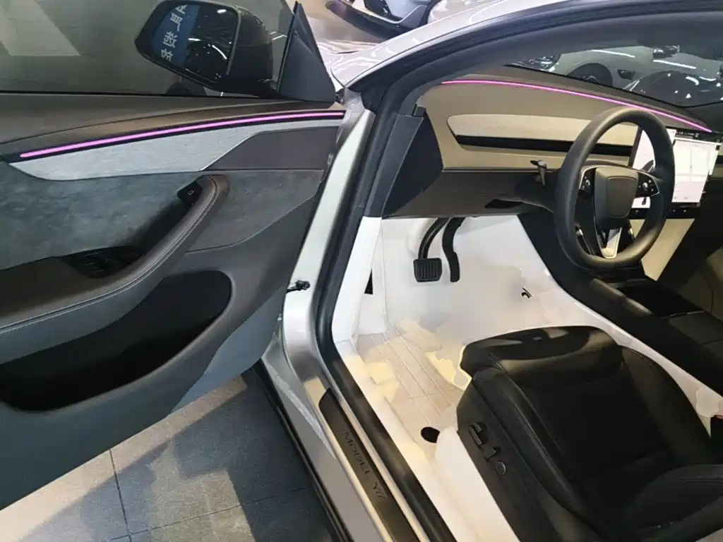 Tesla Model Y L — миниатюра 16