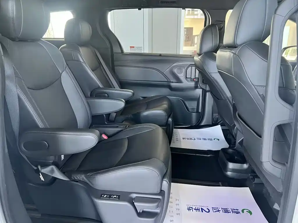 Toyota Sienna — миниатюра 12