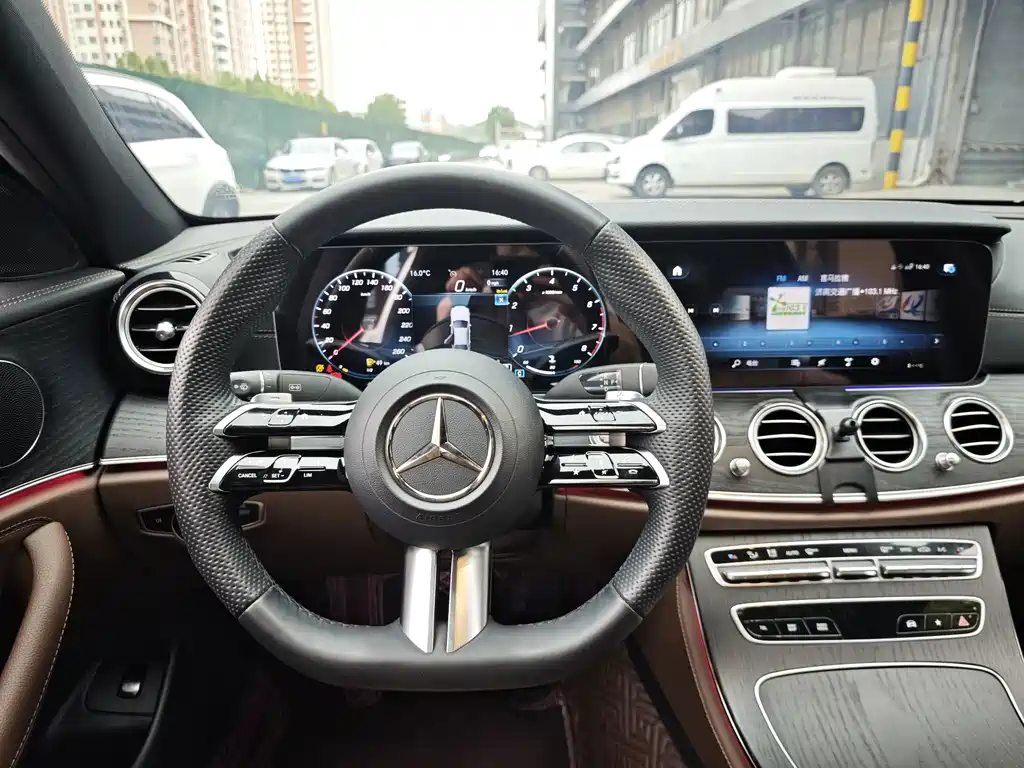 Mercedes-Benz E-Class — миниатюра 4