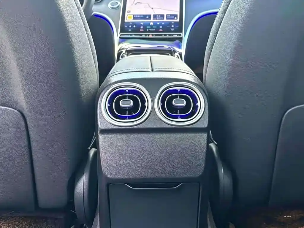 Mercedes-Benz C-Class — миниатюра 8