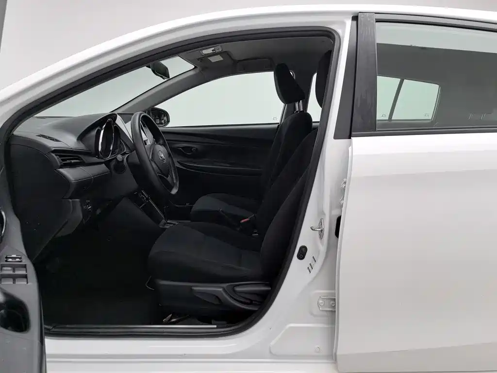 Toyota Yaris L — миниатюра 10