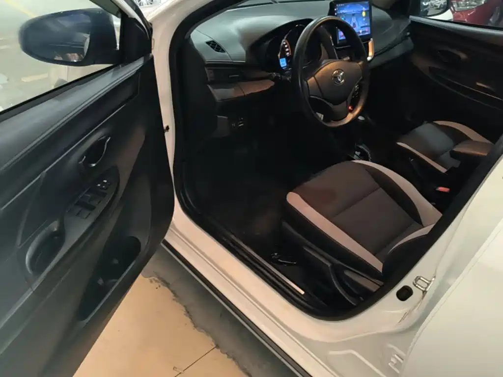Toyota Yaris L — миниатюра 16
