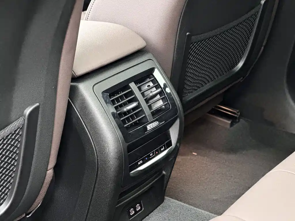BMW iX3 — миниатюра 16