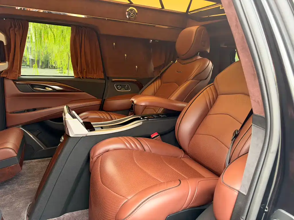 Cadillac Escalade — миниатюра 17