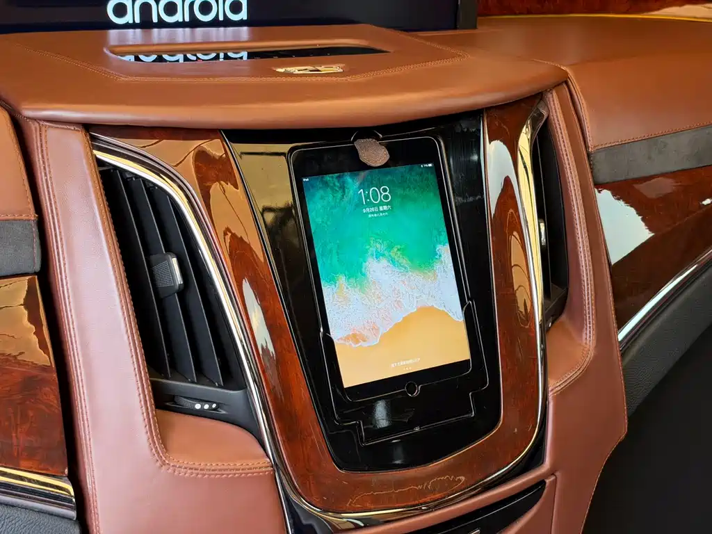 Cadillac Escalade — миниатюра 21