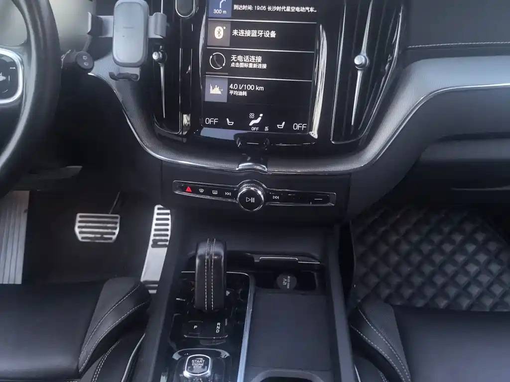 Volvo XC60 PHEV — миниатюра 15