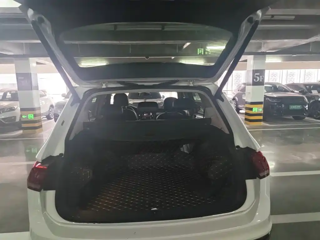 Volkswagen Tiguan L — миниатюра 21