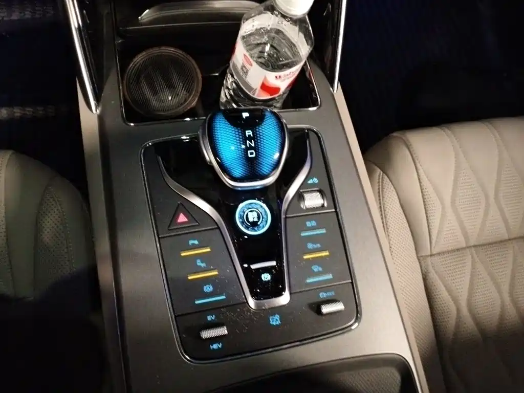 BYD Tang New Energy — миниатюра 7