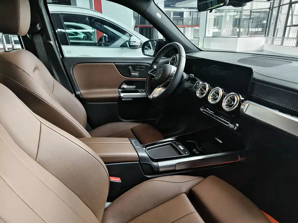 Mercedes-Benz EQB — миниатюра 13