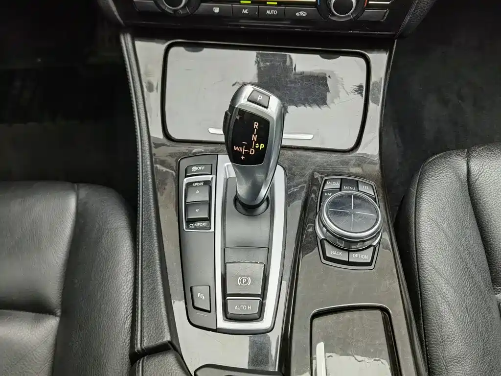 BMW 5 Series — миниатюра 13