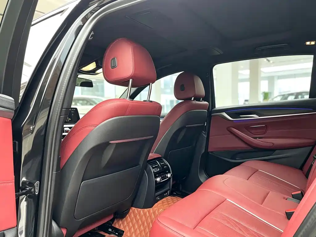 BMW 5 Series — миниатюра 8