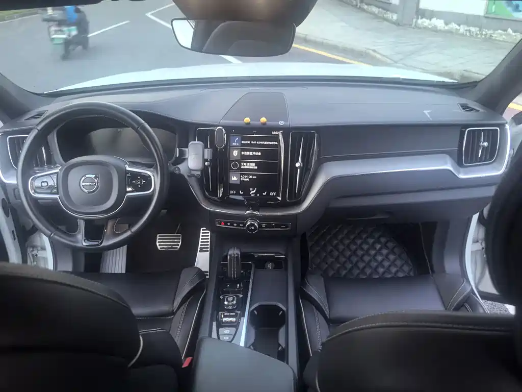 Volvo XC60 PHEV — миниатюра 16