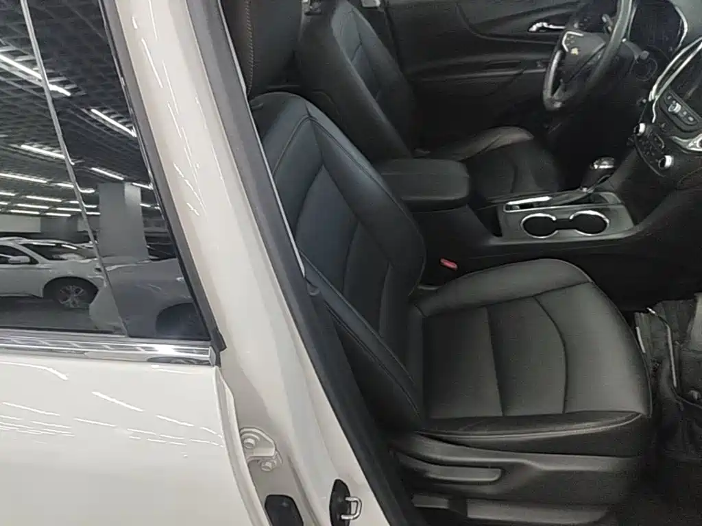 Chevrolet Equinox — миниатюра 25