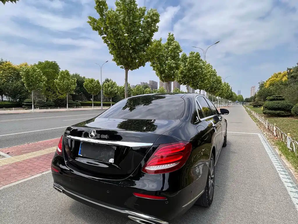 Mercedes-Benz E-Class — миниатюра 5