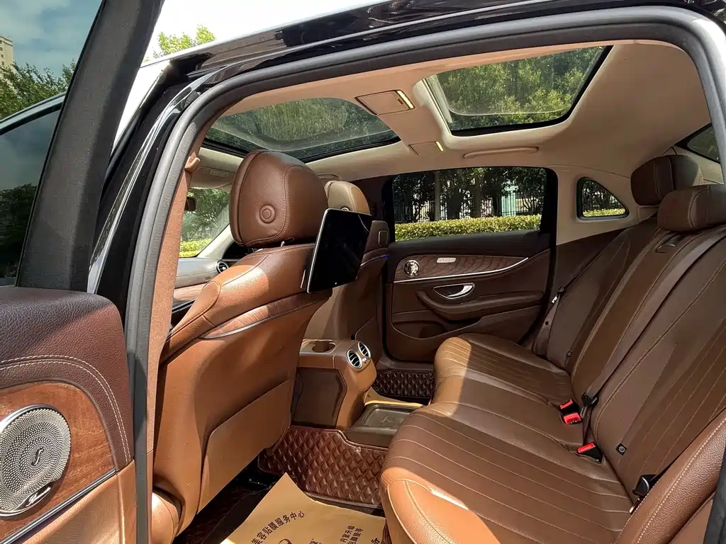 Mercedes-Benz E-Class — миниатюра 3